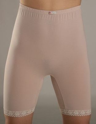 Мягкие эластичные панталоны с высокой линией талии из мягкого микромодала. По линии открытия ноги декорированы кружевом. Не ощутимы на теле. Внимание: корейские размеры! См. размерную сетку производителя.