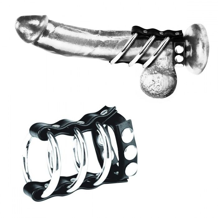 Эти регулируемые кольца с защелкивающимся клепочным ремнем прижимает член и мошонку, удерживая пенис металлическим кольцом.