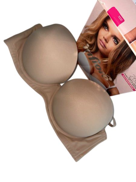 Бюстгальтер Анжелика с чашками супер пуш-ап. Визуально добавляет 2 размера. Застежка в два ряда на три позиции. Выполнен из эластичной, мягкой микрофибры.