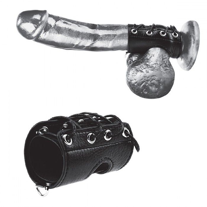 Чёрная утяжка на пенис со шнуровкой 100% PVC STRAP WITH METAL SNAP. Выполнена из эко-кожи.