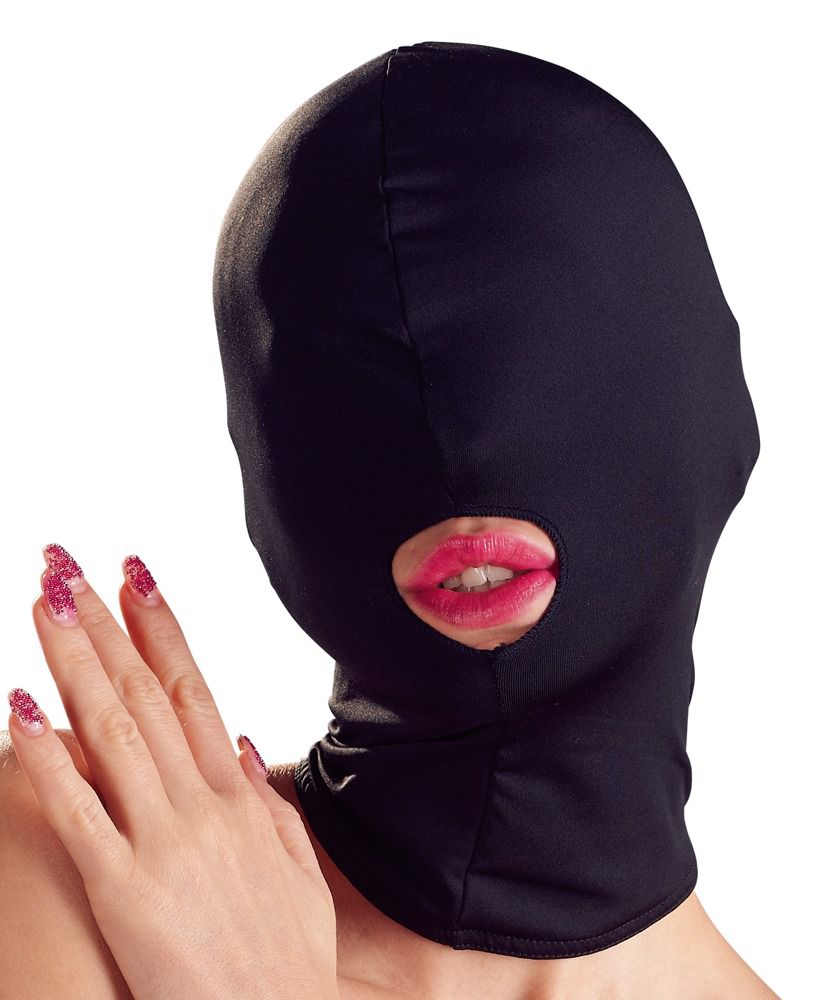 Приятная тактильно черная сплошная маска со швом по центру и с отверстием для рта. Изготовлена из эластичного материала.