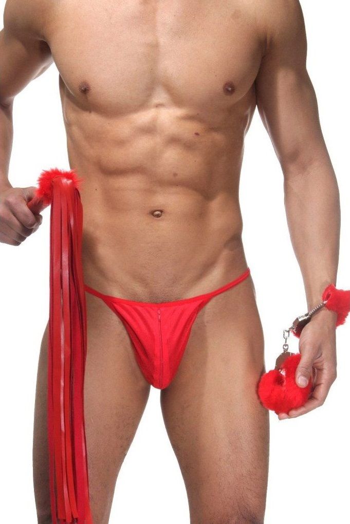 Красный эротический костюм раба. Состоит из трусиков-стрингов, наручников с плюшевой отделкой и плети. В комплекте: трусы, наручники, плеть.