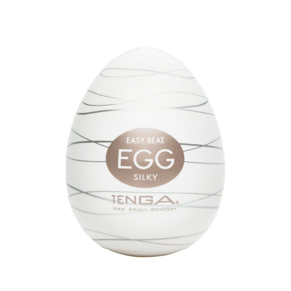 Компактный мастурбатор Tenga Egg Silky, выполненный в форме яйца, поможет вам получить все 33 удовольствия от фаллостимуляции. В отличие от своих собратьев по назначению, он не имеет длинного тоннеля внутри. Зато отлично натягивается на член любого размера! <br><br> Принцип использования игрушки прост: необходимо снять с неё скорлупу-корпус, смазать отверстие в широкой части лубрикантом (идёт в комплекте) и ввести туда головку. А дальше – совершать рукой возвратно-поступательные движения, натягивая яичко на ствол пениса. <br><br> Вас покорит удобство использования яйца, непревзойдённая мягкость и эластичность материала, а также текстурированная внутренняя поверхность в виде смотанных нитей.  Размер - 5,3 х 5,3 х 7 см.