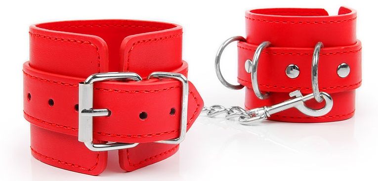 Великолепные наручники под кожу для любителей БДСМ-игр! В комплект входит прочная металлическая цепочка, которой при необходимости можно соединить изделия. Размер наручников регулируется с помощью ремней.