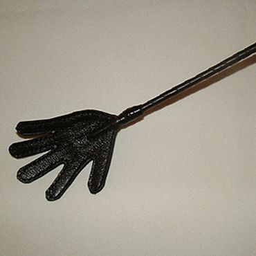 Стек состоит из гибкой основы, оплетённой натуральной кожей черного цвета,наконечника и удобной рукояти с петлей для надевания на руку (темляк).