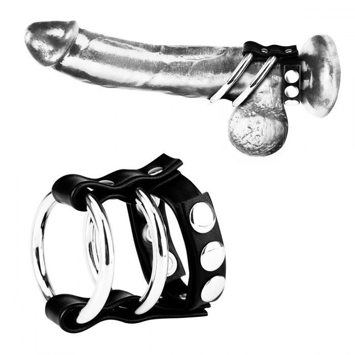 Эти регулируемые кольца с защелкивающимся клепочным ремнем прижимает член и мошонку,  удерживая пенис металлическим кольцом.