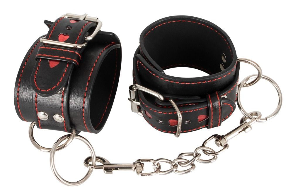 Полиуретановые наручники для ролевых игр не оставят равнодушным вашего любовника... Регулируются по размеру.