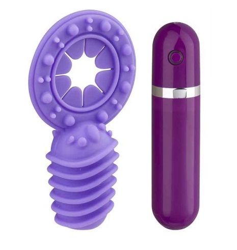 Фиолетовые кольцо на пенис из мягкого и комфортного силикона с большим виброэлементом, покрытым ребристым рельефом. Мягкую насадку-кольцо можно снять и использовать массажер как классическое виброяичко. Массажер имеет 10 режимов вибрации.