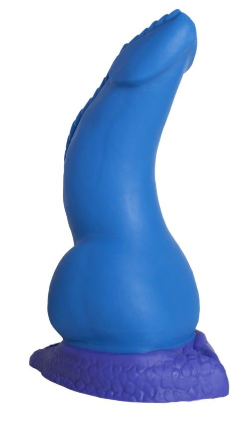 Эта синяя игрушка от Erasexa – первого и пока единственного российского производителя товаров интимного назначения для поклонников зооэротики – выбор самых смелых и раскрепощённых экспериментаторов. Шутка ли – фаллос дракона! <br><br> Гигантский фаллоимитатор ручной работы сделан из силикона и отличается упругостью, а также бархатистой поверхностью. Изюминка модели «Дракон Эглан Large» – рельефная полоса-стрелка от кончика головки и до «кожистого» ограничительного основания. <br><br> Ствол дракоши плавно расширяется книзу, образуя экстра пышный узел. Хватит ли у вас смелости впустить его в себя полностью?   Рабочая длина - 22,5 см.<br> Диаметр ствола до узла - 6,8 см.