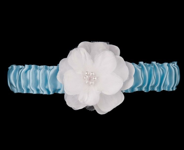 Очаровательная голубая подвязка на ногу, для ролевых игр. Подвязка украшена нежным белым цветочком с искусственными жемчужинами.