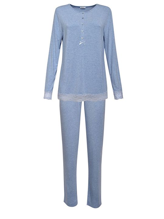 Пижама: блуза с длинным рукавом и свободные брюки. Выполнена из эластичного модала, декорирована кружевом. Коллекция Elegant melange. В комплекте: блуза, брюки.