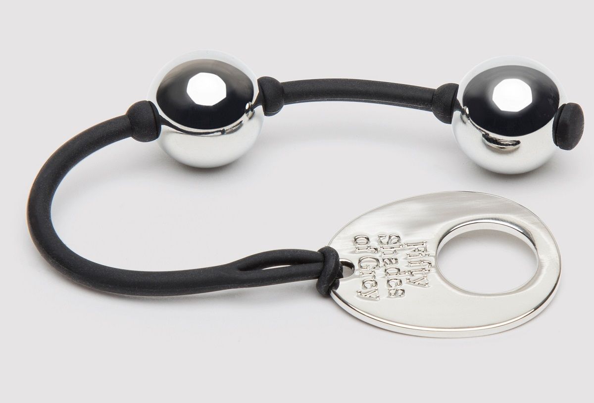 Серебристые шарики Inner Goddess Mini Silver Pleasure Balls 85g на черном силиконовом шнурке.  Вес - 85 гр.