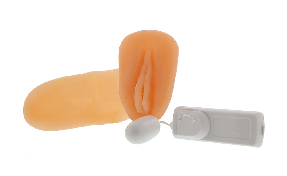 Мастурбатор-вагина с вибрацией. Мяконькая и довольно длинная (подходит большинству мужчин)