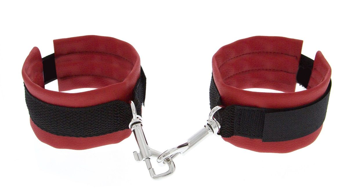 Красно-чёрные полиуретановые наручники Luxurious Handcuffs.