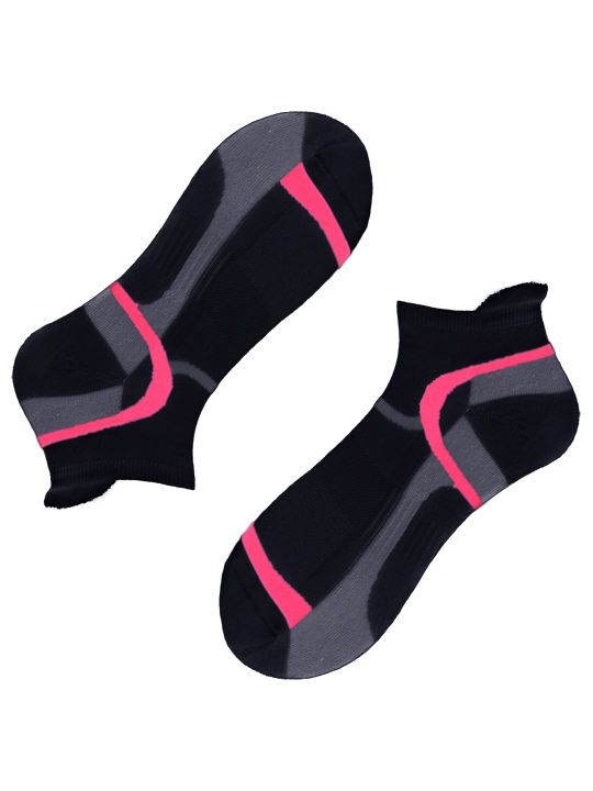 Спортивные короткие полиамидные носки.