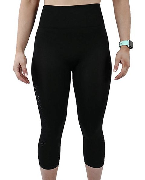 Легинсы-капри 7/8 для отдыха и спорта, на широкой комфортной резинке, мягкое полотно с эффектом легкой утяжки, перфорация в качестве украшения и воздухопроходимости. Легинсы выполнены из ЭКО полиамида, который имеет маркировку green, означающую экологичность, гипоаллергенность и биоразлагаемость. Идеальны для занятий йогой, пилатесом.