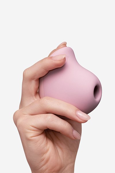 Приветствуем вас в уникальном мире Mea от Fun Factory, где каждое мгновение приносит вам неповторимое удовольствие. Mea – это не просто вакуумная игрушка премиум-класса – это погружение в мир нежных ласк и безграничного удовольствия. Инженеры и дизайнеры Fun Factory стремились к трем ключевым целям: созданию игрушки с первоклассными ощущениями, обеспечению премиум-класса от упаковки до кабеля и доставке исключительных оргазмов. <br><br> Mea предлагает уникальные виды стимуляции всасывания воздуха с использованием технологии магнитных волн. Мягкие реверберации и эффект всасывания без онемения обеспечивают удивительные кульминации. <br><br> Mea является самой тихой игрушкой на рынке, созданной для абсолютного спокойствия. Тишина усиливает яркость и удовлетворительность каждого прикосновения к вашему телу. <br><br> Стимуляция в Mea изменяется в зависимости от выбранной программы, делая его идеальным для любого вкуса и ситуации. Программы Глубокий Оргазм, Интенсивный Оргазм и Окантовка предлагают разнообразие ваших интимных моментов. <br><br> Нажмите и удерживайте кнопку + для всплеска ощущений с функцией BOOST. Когда достигнете пика удовольствия, удерживайте кнопку -, чтобы погрузиться в посторгазмическое блаженство с функцией COOL DOWN. <br><br> Эстетическое хранение: Роскошный чехол Mea сочетает стиль и функциональность, а зарядка через порт USB-C обеспечивает готовность устройства всегда и везде. Mea станет вашим стильным секретом для прекрасного настроения и сексуального благополучия. <br><br> Дополнительные характеристики: <br><br> Высококачественный материал: 100% гипоаллергенный медицинский силикон, производство в Германии с минимальными выбросами CO2 и перерабатываемой упаковкой. <br><br> Многообразие программ: 3 уникальные программы оргазма и 5 скоростей для разнообразных сексуальных переживаний. <br><br> Легкий и удобный: вес игрушки 103 г, эргономичная форма для комфорта в любых положениях. <br><br> Водонепроницаемость: защита от брызг. <br><br> Дополнительные функции: блокировка клавиш, отображение уровня заряда, функция памяти, кнопка ускорения, кнопка охлаждения, аудио поддержка. <br><br> Время работы: 1,5-2 часа, время зарядки: до 4 часов, магнитная USB зарядка.