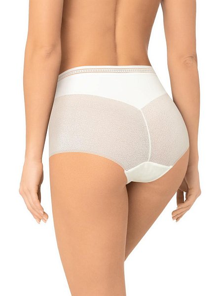 Трусы-слип с высокой линией талии. Передняя и задняя детали выполнены из микрофибры. Вырез бедра из цельнокройного кружева с сетчатой структурой. Широкая декоративная резинка, использованная для обработки талии, придает изделию ультрамодное звучание. Хлопковая ластовица. Упаковка - индивидуальная картонная коробочка.  Материал: 84% нейлон, 16% спандекс