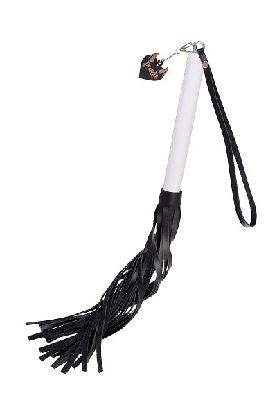 Чем дополнить образ сексуального Господина или Госпожи? Конечно же, плетью от Pecado.Аксессуар изготовлен из безопасного и экологичного материала. Аромат натуральной кожи дико возбуждает, а удобная ручка, комфортно сидит в ладони. Не соскальзывает в процессе игр. Хвостовая часть атрибута состоит из мягких кожаных лент. Этот материал дарит приятные осязательные ощущения в местах прикосновения с телом. И в моменты нежных ласк, и в секунды горячих наказаний господином. Удобная рукоятка комфортно ложится как в мужскую, так и в женскую руку. Отлично подходит для активного воздействия по разгоряченному телу, а также для терпких прелюдий в играх.  Длина рукояти – 20 см.