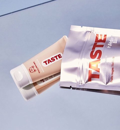 Гель-смазка Friday Bae Taste со вкусом красных фруктов предлагает здоровое, естественное и длительное скольжение для ваших игр в одиночку или с партнером. Этот ароматизированный лубрикант можно есть. Он подходит для приема внутрь в небольших количествах. Со вкусом фруктов, но без сахара. Смазка Friday Bae Taste на водной основе произведена во Франции и на 99,29% состоит из ингредиентов натурального происхождения.