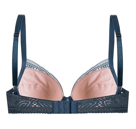Бюстгальтер Daniela выполнен на косточках, с дополнительными боковыми поддержками, чашки формованные телесного цвета, со съёмными пуш-ап вкладышами, внутренняя сторона проложена хлопковым трикотажем, внешняя сторона чашек из кружева, кружевная спинка продублирована телесной сеткой. Бретельки не отстёгиваются, регулируются по длине. На спине застёжка на удлинитель, количество крючков в ряду застёжки, увеличивается пропорционально размеру бюстгальтера, фурнитура металлическая цвета меди.