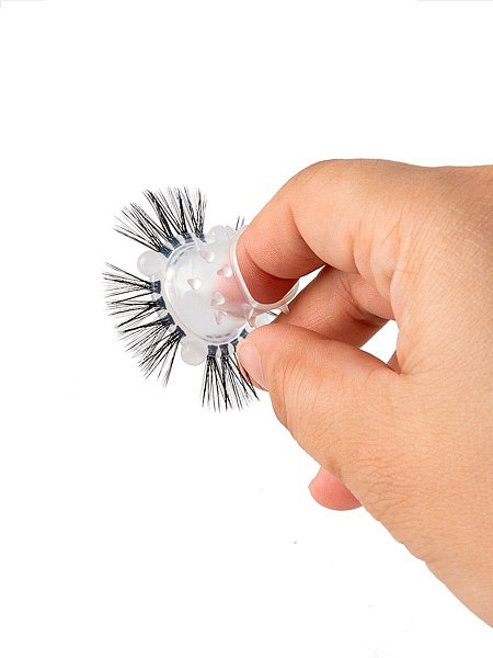 Эрекционное кольцо для пениса усиливает эрекцию, повышает чувствительность и продлевает интимную близость. Небольшие шипики, шарики и «реснички» на поверхности изделия дарят партнёрше потрясающие эротические ощущения. Интимный аксессуар изготовлен из эластичного материала. Хорошо тянется. Подходит для половых членов разных размеров. Внутренний диаметр - 2 см.