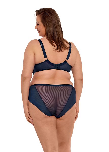 Трусики-слипы Sonia выполнены из эластичной полосатого трикотажа и сетки, на спинке вставки из сетки, сложенной вдвое. Ластовица проложена 100% хлопком.