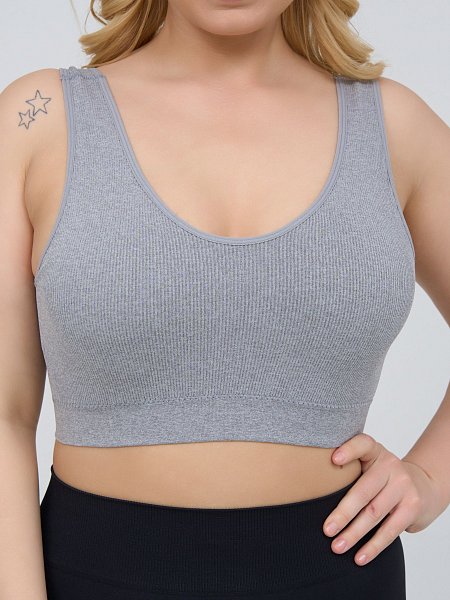 Бюстгальтер-топ в мелкий рубчик, со скрытым (внутренним) подкроем для комфортного удержания груди, широкие бретели, формованные вставки вынимаются, очень комфортный, микрофибра, V-образный вырез делает фигуру зрительно стройнее.