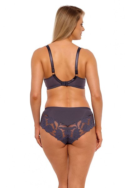 Бюстгальтер 1134 Keto PU выполнен на косточках, с дополнительными боковыми поддержками, чашки шитые, нижняя часть на тонком поролоне, внутренняя сторона прошита хлопковым трикотажем, верхняя часть чашки из тонкой сетки, внешняя часть из кружевного полотна с растительным рисунком, спинка из стабилизирующей сетки. Бретельки не отстёгиваются, регулируются по длине, на спине застёжка - удлинитель на крючках, фурнитура металлическая крашеная.