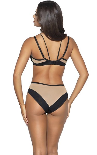 Бюстгальтер Leah выполнен на косточках, чашки мягкие шитые неэластичной ткани черного цвета и телесной сетки. Мягкие чашки, изготовленные с особой тщательностью, полностью закрывают грудь, обеспечивая ее естественную форму и стабильную поддержку. Бретельки бюста не отстёгиваются, регулируются по длине, пояс из микрофибры и телесного цвета сетки. На спине застёжка на удлинитель на 2 крючка. В зоне декольте несъемные черные декоративные полосы, идущие вверх по вырезу, обогащенные мягкими декоративными элементами, подсвеченными золотом, сзади переходят в тонкие бретели, дополнительно поддерживают бюст, регулируются по длине. Фурнитура металлическая цвета желтого золота.  У бюстгальтеров Novika довольно тугой пояс, который адаптируется под тело после нескольких дней носки или одной-двух стирок. Рекомендуем использовать удлинитель пояса бюстгальтера на первое время либо выбирать следующий за «своим» размер, с поясом длиннее.