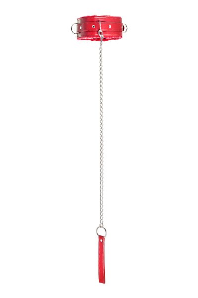 Ошейник яркого красного цвета с металлической отделкой говорит не об агрессии. Этот ошейник говорит о страсти, которую можно проявить, но только с разрешения Доминанта. Подкладка из искусственного меха немного смягчит давление на шею, поэтому выбор этого ошейника можно считать проявлением любви и заботы Доминанта к своему рабу. Ведь в мире БДСМ ошейник — это не только своеобразный ограничитель свободы, но и символ принадлежности своему Хозяину. Пристегивающийся по центру поводок заставляет следовать за Хозяином, куда бы тот ни пошел. Размер регулируется с помощью металлической пряжки, которая служит одновременно декоративным элементом, и добавляет образу немного хардкора. Длина ошейника - 43,5 см, ширина - 5,5 см.<br> Длина поводка - 80 см.