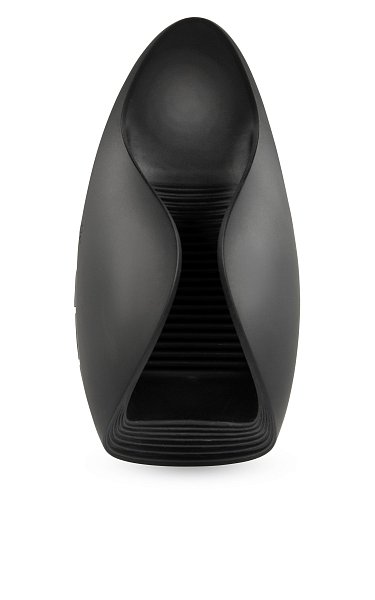 Удобный мастурбатор с гибкими крылышками надежно удерживает пенис и обеспечивает комфортную фиксацию даже в неэрегированном состоянии. Внутренние рельефные канавки интенсивно массируют головку и усиливают ощущения. 10 режимов вибрации легко переключаются с помощью кнопок + / –, позволяя точно настроить стимуляцию под настроение. Высококачественный силикон приятно ощущается на коже и делает использование особенно комфортным. Перезаряжаемый – USB-кабель для зарядки входит в комплект.