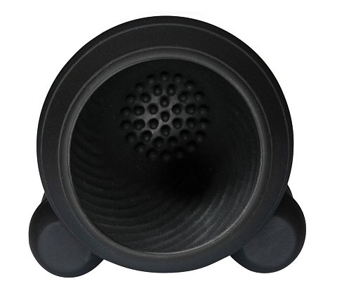 Очень удобный компактный мастурбатор Glans с 2 моторчиками от Rebel, который ласкает головку и уздечку полового члена с помощью покалывающих вибраций и бесчисленных мягких утолщений и желобков. 2 мотора обеспечивают 10 режимов вибрации и, таким образом, большое разнообразие. Ими можно удобно управлять прямо на игрушке одним нажатием кнопки. Перезаряжаемый - USB-кабель для зарядки входит в комплект. Рабочая длина - 6,1 см.