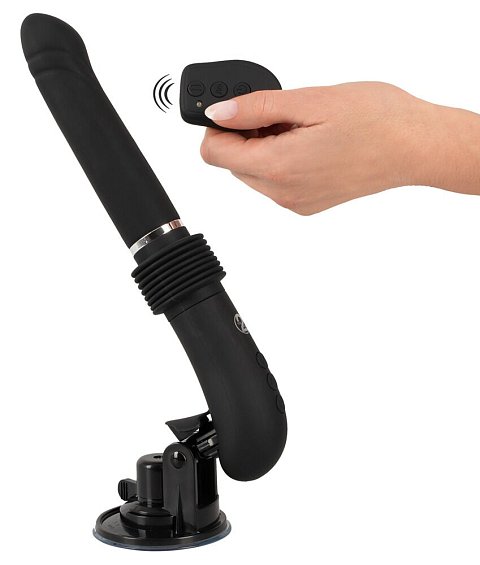 Вибратор RC Fucking Machine 2.0 со съемным, регулируемым по углу наклона основанием на присоске, которое прочно и надежно прилипает к любой гладкой поверхности для удовольствия без рук. 7 режимов вибрации и 3 режима фрикций могут управляться отдельно и в комбинации с беспроводным пультом дистанционного управления (с замком-ключом) - даже вашим партнером. С мягкой на ощупь поверхностью, бархатистый силиконовый ствол с выраженной головкой обеспечивает беззаботное, плавное удовольствие от толчков. Вибратор и пульт дистанционного управления перезаряжаемые - USB-кабель для зарядки входит в комплект. Длина фрикции - 6,5 см.