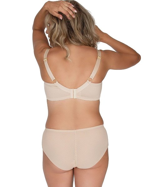 Бюстгальтер A-71 M выполнен на косточках, с боковыми поддержками, чашки мягкие, шитые из гипюра с цветочным рисунком, продублированы сеткой, верх чашек из сетки и кружева с «ресничками», спинка из плотной сетки. Бретельки не съемные, регулируются по длине, на спине застёжка - удлинитель на крючках, фурнитура металлическая цвета желтого золота.