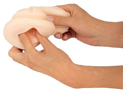 Удобный мастурбатор с защитным колпачком. Функция нагрева до 42°C. 5 режимов вибрации в 3 скоростях. 3 режима всасывания. Функциями можно управлять отдельно. Съемная внутренняя втулка с мягким рельефом. Перезаряжаемый - в комплекте USB-кабель для зарядки Рабочая длина - 16,5 см.