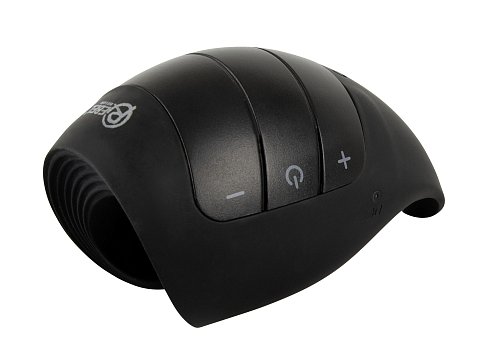 Удобный мастурбатор с гибкими крылышками надежно удерживает пенис и обеспечивает комфортную фиксацию даже в неэрегированном состоянии. Внутренние рельефные канавки интенсивно массируют головку и усиливают ощущения. 10 режимов вибрации легко переключаются с помощью кнопок + / –, позволяя точно настроить стимуляцию под настроение. Высококачественный силикон приятно ощущается на коже и делает использование особенно комфортным. Перезаряжаемый – USB-кабель для зарядки входит в комплект.