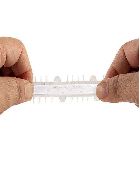 Насадка для пениса усиливает эрекцию, повышает чувствительность и продлевает интимную близость. Шипики и шарики на поверхности изделия дарят партнёрше потрясающие эротические ощущения. Интимный аксессуар изготовлен из эластичного материала. Хорошо тянется. Подходит для половых членов разных размеров. Внутренний диаметр - 1,5 см.