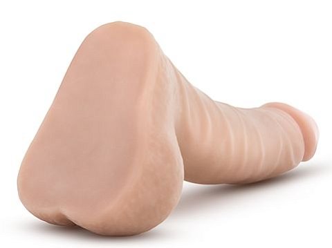 Фаллоимитатор выполнен в реалистичной форме. Имитирует яркую твердую эрекцию, имеет выделенную головку. Сатиновая текстура обеспечивает более приятное ощущение. Имеет мощные яички. Рабочая длина - 11,4 см.