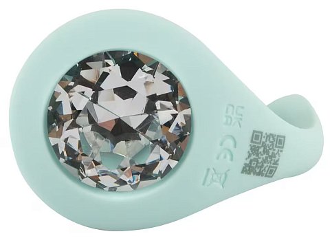 Анальная пробка с вибрацией, с гибким внешним стимулятором. Практичный пульт дистанционного управления (радиус действия 10 м). Кристалл в основании. 2 тихих, мощных мотора. 10 режимов вибрации. Шелковистый мягкий силикон. Перезаряжаемый - в комплекте USB-кабель для зарядки. Рабочая длина - 8,5 см.