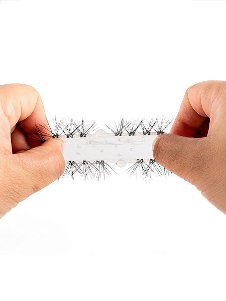 Эрекционное кольцо для пениса усиливает эрекцию, повышает чувствительность и продлевает интимную близость. Небольшие шипики, шарики и «реснички» на поверхности изделия дарят партнёрше потрясающие эротические ощущения. Интимный аксессуар изготовлен из эластичного материала. Хорошо тянется. Подходит для половых членов разных размеров. Внутренний диаметр - 2 см.