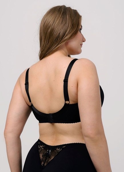 Бюстгальтер на каркасах с мягкой чашкой. Чашки овальной формы с диагональным членением создают округлую наполненную форму, эффектно приподымая грудь. Широкий стан плотно облегает тело, снимает нагрузку с плечевого пояса и обеспечивает стабильную комфортную посадку бюстгальтера на фигуре.