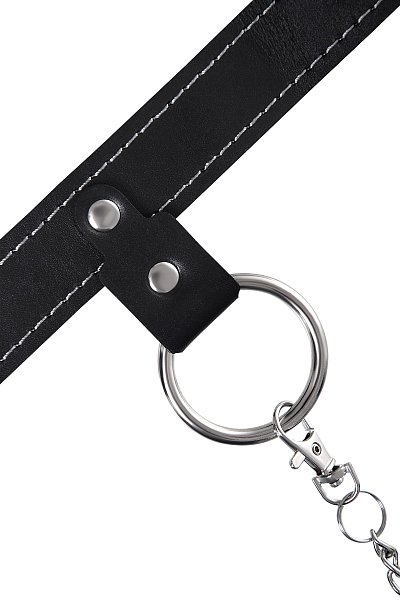 Узкий однослойный кожаный ошейник производства Pecado BDSM с металлическим поводком может стать отличным дополнением в БДСМ-образ. Ошейник может выполнять не только свою первичную функцию — без поводка аксессуар послужит своеобразным украшением и добавит пикантности в образ. Поводок в виде цепочки имеет ручку-петельку для удобства хозяина и крепится надежным стальным карабином к кольцу на ошейнике. Легко отстегивается и превращает ошейник в чокер, который легко вписать в любой образ. К металлическому кольцу также можно присоединить и другие аксессуары при помощи карабинов. Благодаря универсальному размеру ошейник может использоваться как женщинами, так и мужчинами – размер легко регулируется с помощью металлической пряжки, органично вписывающейся в общий стиль. Длина ошейника - 38 см, ширина - 3 см.<br> Длина поводка - 80 см.