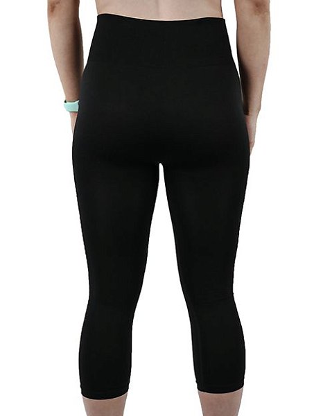Легинсы-капри 7/8 для отдыха и спорта, на широкой комфортной резинке, мягкое полотно с эффектом легкой утяжки, перфорация в качестве украшения и воздухопроходимости. Легинсы выполнены из ЭКО полиамида, который имеет маркировку green, означающую экологичность, гипоаллергенность и биоразлагаемость. Идеальны для занятий йогой, пилатесом.