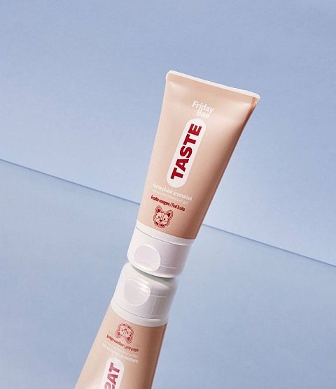 Гель-смазка Friday Bae Taste со вкусом красных фруктов предлагает здоровое, естественное и длительное скольжение для ваших игр в одиночку или с партнером. Этот ароматизированный лубрикант можно есть. Он подходит для приема внутрь в небольших количествах. Со вкусом фруктов, но без сахара. Смазка Friday Bae Taste на водной основе произведена во Франции и на 99,29% состоит из ингредиентов натурального происхождения.