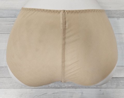 Женские трусики выполнены из сетки с принтом, с вышивкой бежевой нитью и люрексом, спинка из сложенной вдвое телесной сетки, ластовица проложена 100% хлопком. Идеальный вариант для повседневной носки.