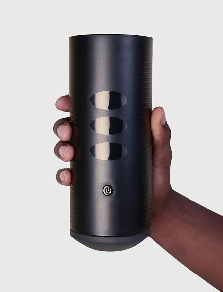 TITAN от KIIROO  представляет собой вершину линейки игрушек для мужской мастурбации. Это ручной мастурбатор с сенсорной технологией вибрации. Он оснащен рукавом real feeling и содержит 9 моторчиков bullet, которые усиливают ощущения от мастурбации. <br><br>  TITAN от KIIROO - идеальный интерактивный мастурбатор для мужчин, позволяющий познать уникальные свойства современных технологий. Играйте в одиночку и наслаждайтесь множеством различных режимов и скоростей, которые предлагает TITAN by KIIROO. Подключите его к одному из более чем 4000 интерактивных видеороликов на различных платформах контента. Почувствуйте каждое движение, совершаемое вашими любимыми звездами, будь то в 2D или виртуальной реальности. <br><br>  На TITAN by KIIROO  Feel PornStars Experience представлены прекрасные девушки из Kiiroo Experience: Аса Акира, Бобби Иден, Джессика Дрейк, Лиза Энн, Роми Рейн и Таня Тейт, а также доступ к их эксклюзивному интерактивному контенту, чтобы вы могли почувствовать каждое движение ваших любимых звезд.