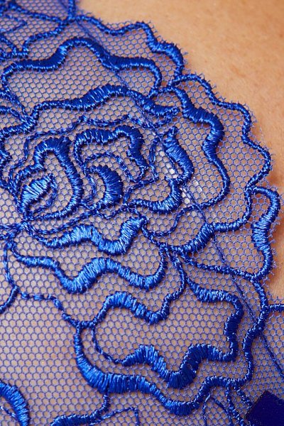 Бюстгальтер Pamela мягкий, на косточках, с дополнительными боковыми поддержками, чашки шитые, из тонкой сетки с вышивкой. Бретельки не отстёгиваются, регулируются по длине. На спине застёжка на удлинитель. Бюстгальтер идеально сочетается с трусиками Pamela.