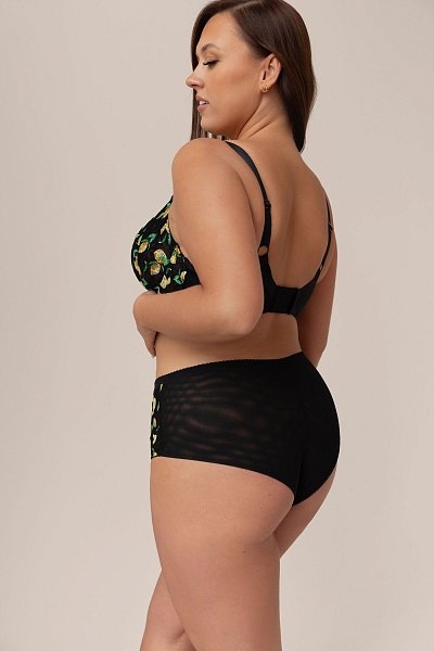 Женские трусики-бразилиана спереди выполнены из микрофибры, по бокам вставки из гипюра с принтом в виде лимончиков, продублированы черной сеткой, спинка из сетки, сложенной вдвое, ластовица проложена 100% хлопком. Идеальный вариант для повседневной носки.