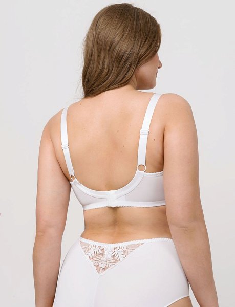 Бюстгальтер на каркасах с мягкой чашкой. Чашки овальной формы с диагональным членением создают округлую наполненную форму, эффектно приподымая грудь. Широкий стан плотно облегает тело, снимает нагрузку с плечевого пояса и обеспечивает стабильную комфортную посадку бюстгальтера на фигуре.